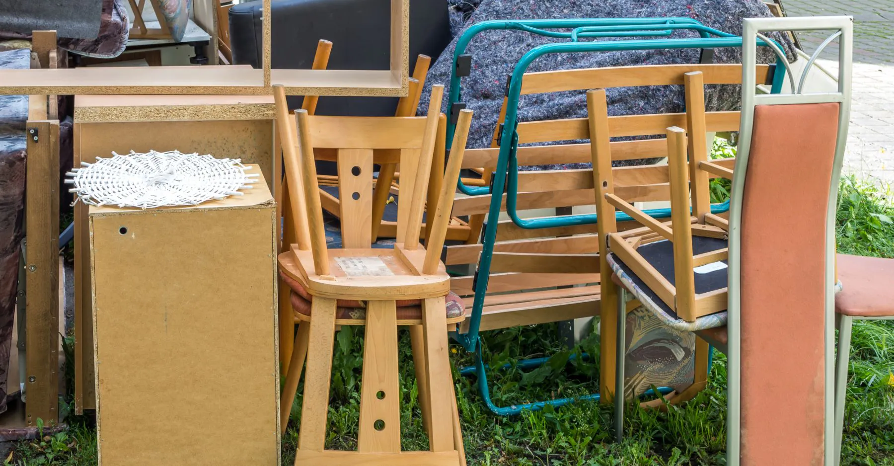 Blog 1800-x-620 How-do-I-throw-away-my-furniture-Header