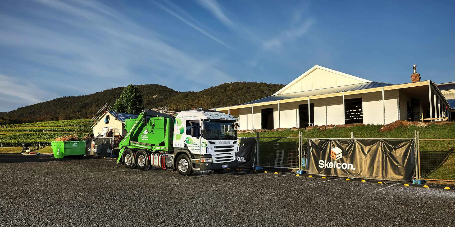 construction 2000x1000-construction-skip-bin-on-site