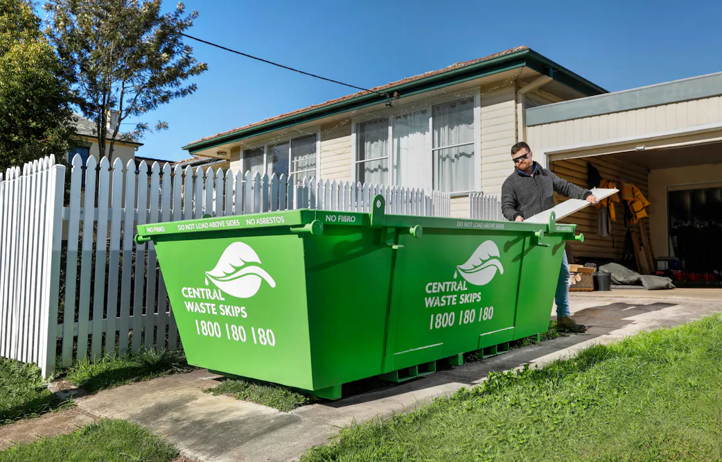 residential-skip-hire 1040x665-residential-skip-bin-loading